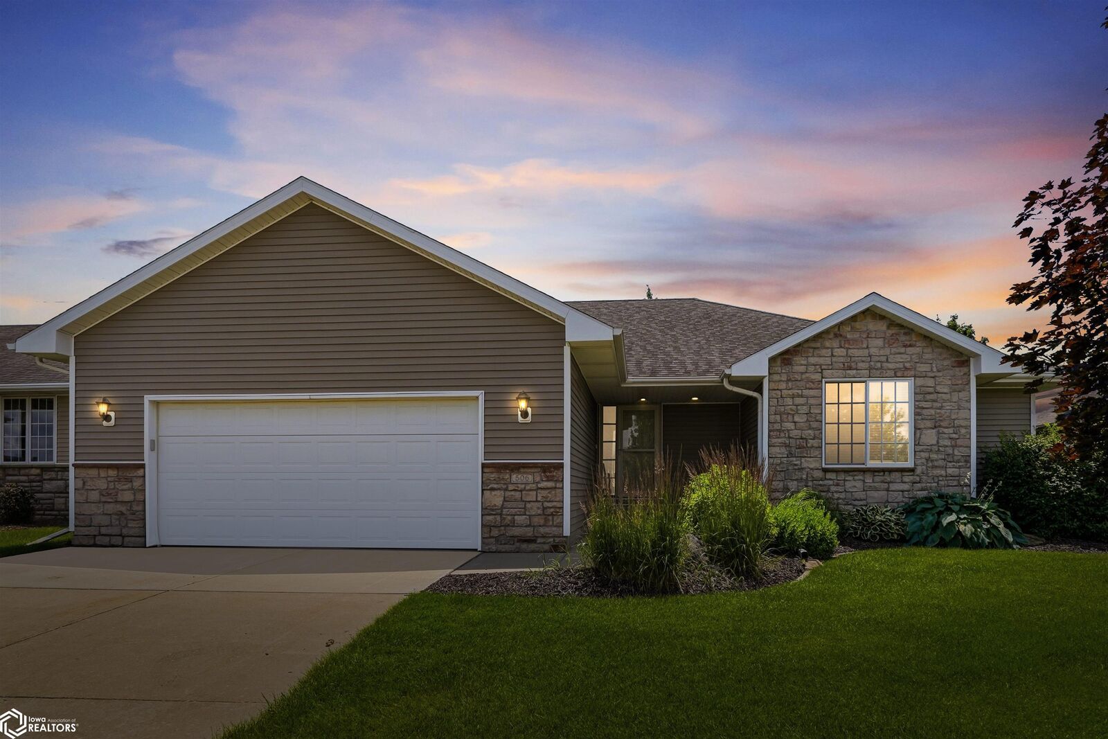 Property Photo:  506 Carson Drive  IA 50158 