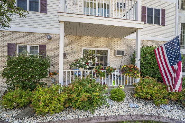 Property Photo:  715 Canterberry Ct  WI 53090 