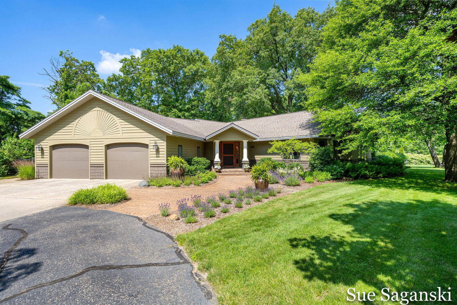 Property Photo: 6514 Creekwood Drive MI 49423