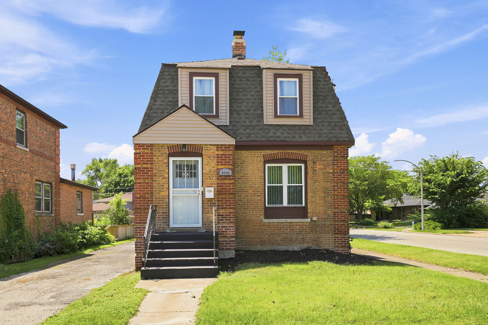 Property Photo:  9300 S Francisco Avenue  IL 60805 