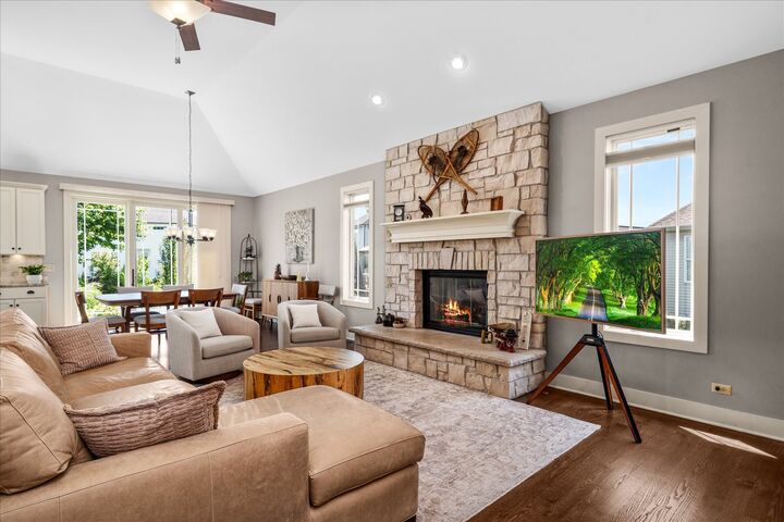 Property Photo:  1172 Lakin Avenue  IL 60119 