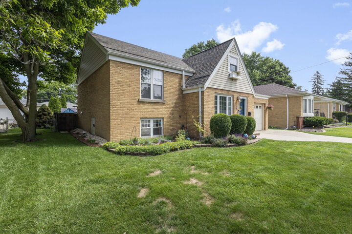 Property Photo: 9024 30th Street IL 60513