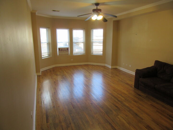 Property Photo:  2251 W Rosemont Avenue 1  IL 60659 