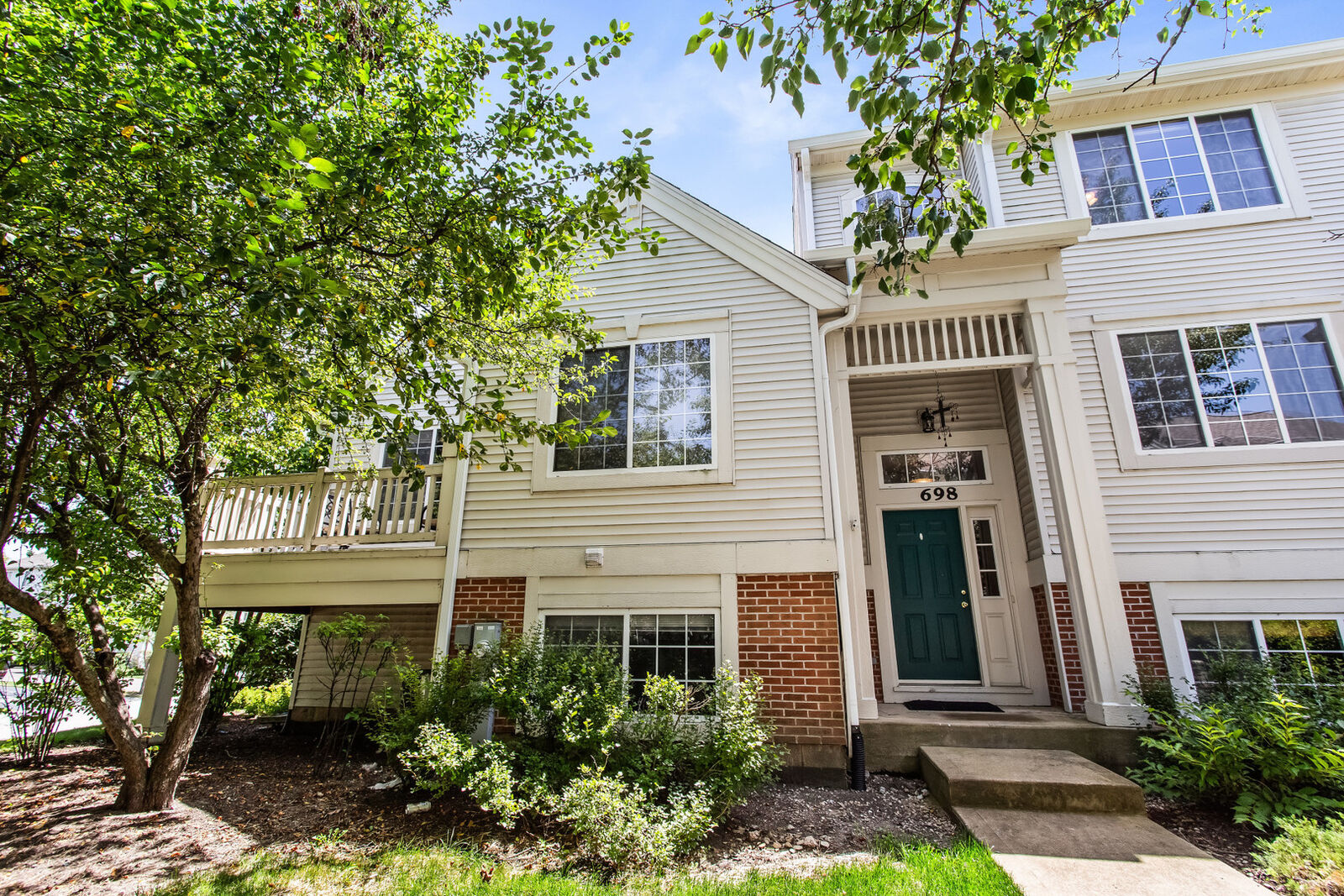 Property Photo:  698 S Rosehall Lane  IL 60073 