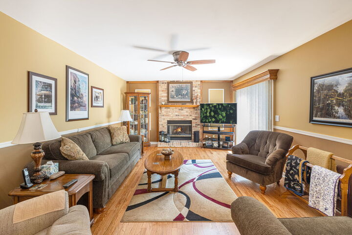 Property Photo: 1080 Victoria Drive IL 60021