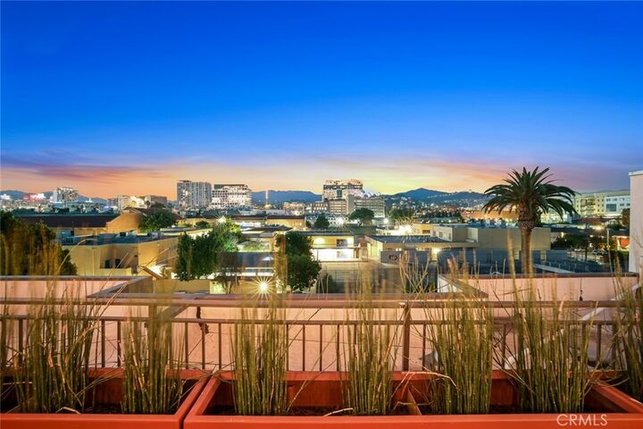 Property Photo: 5820 La Mirada Avenue 401 CA 90038