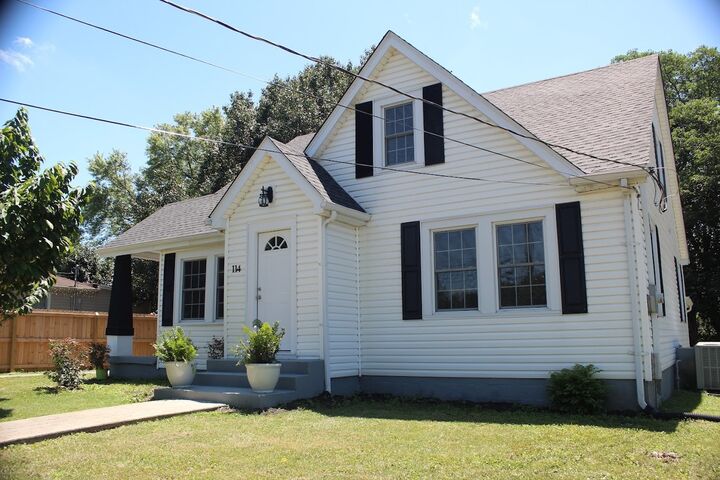 Property Photo:  114 Oak St  TN 37110 