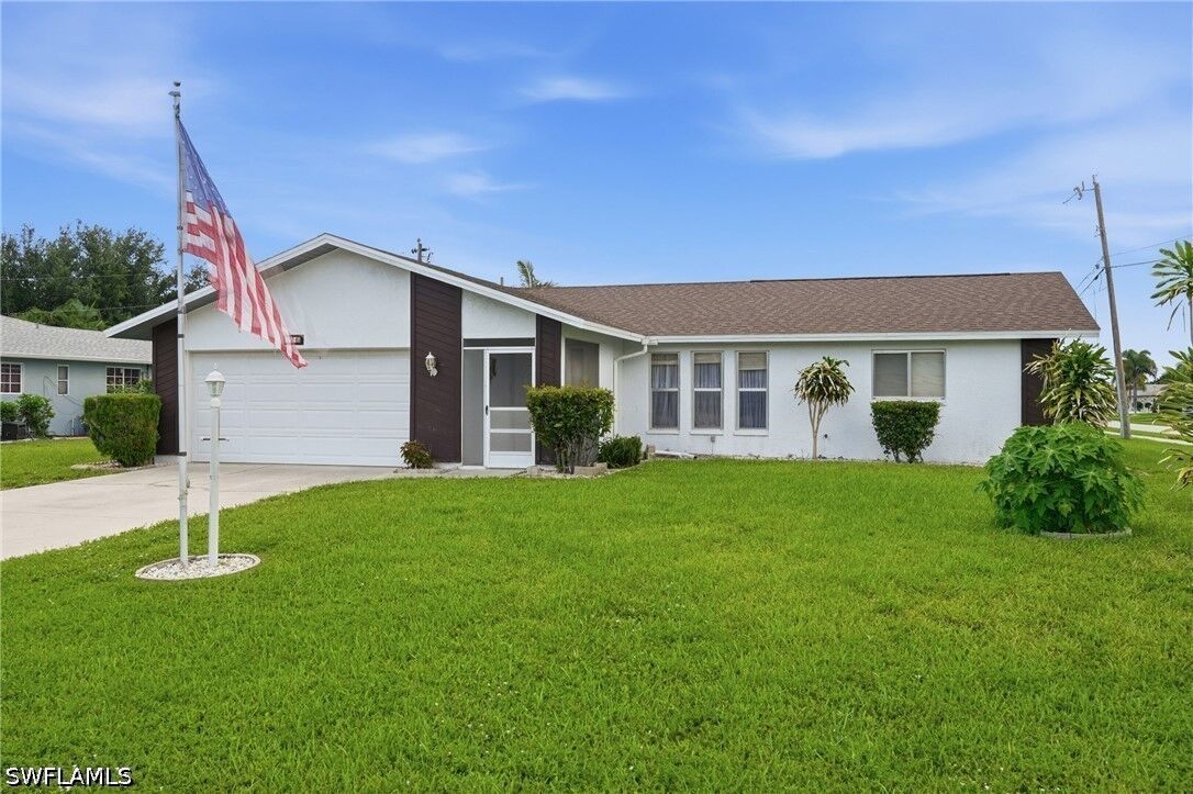 Property Photo:  246 SW 37th Street  FL 33914 