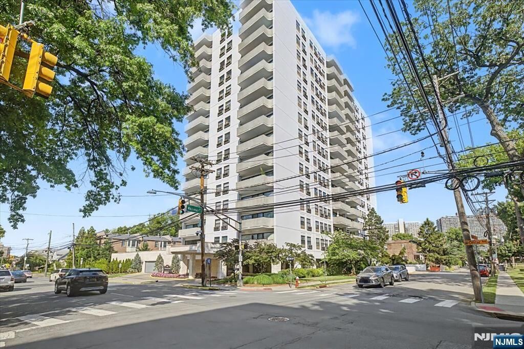 Property Photo:  1600 Center Avenue 1 A  NJ 07024 