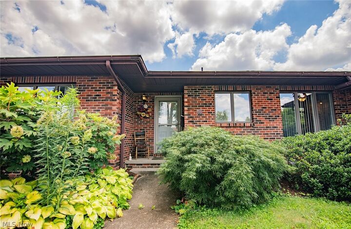 Property Photo:  700 Victoria Avenue  WV 26187 