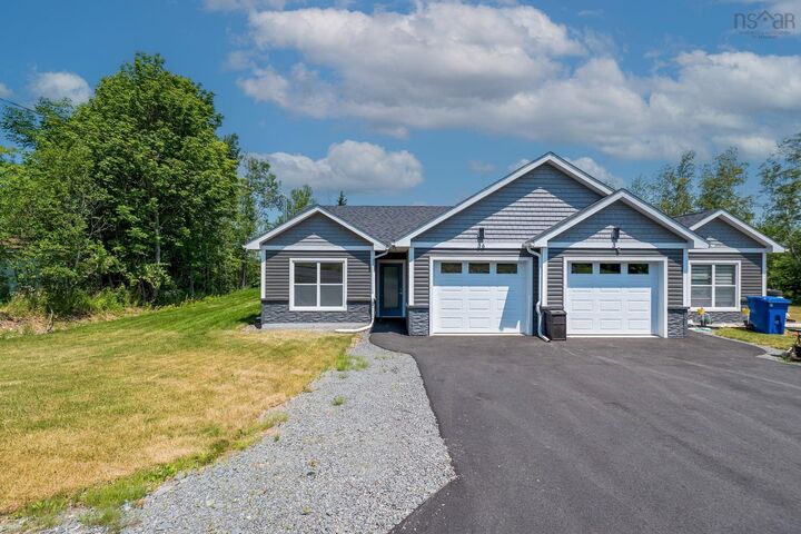 36 Pemberton Avenue — photo 1