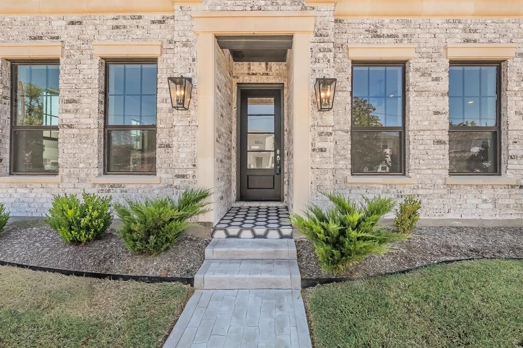 Property Photo: 305 Sunset Lane 101 TX 76114