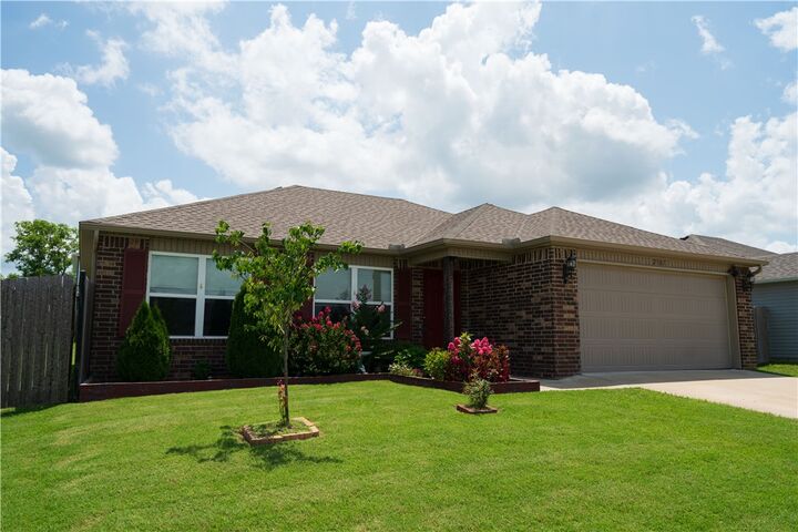 Property Photo: 2107 N Lexington Street AR 72761