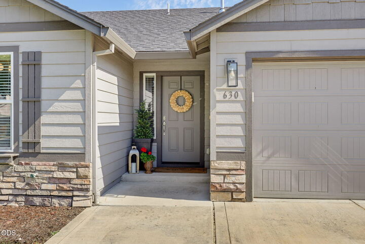 Property Photo: 630 Woodlark Drive OR 97501