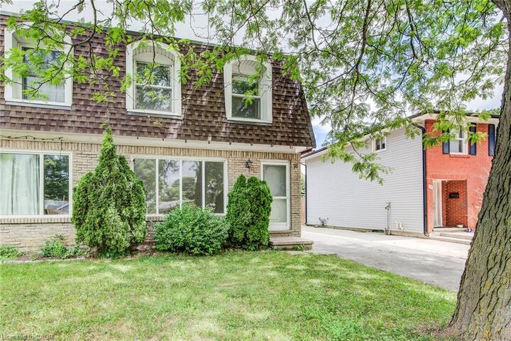 Property Photo:  76 Pepperwood Crescent  ON N2A 2R3 