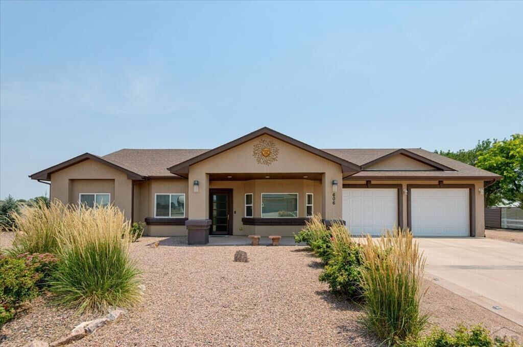 Property Photo: 606 Calaveras Dr CO 81007