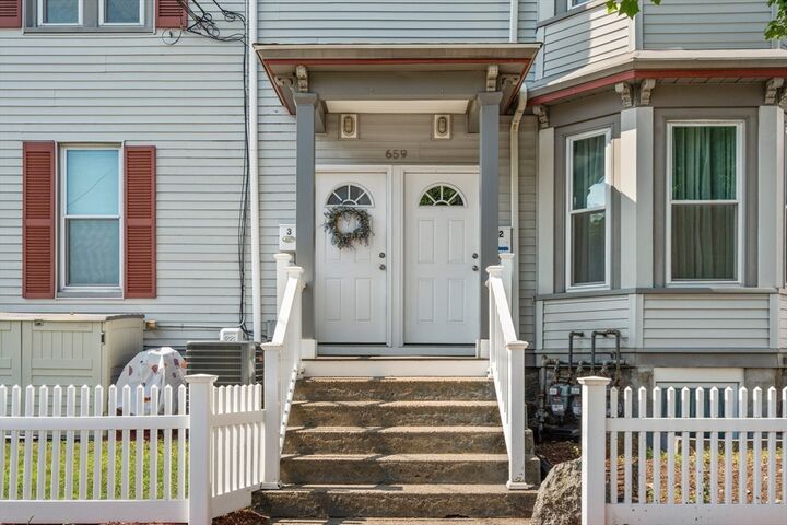 Property Photo:  659 Moody St 3  MA 02453 