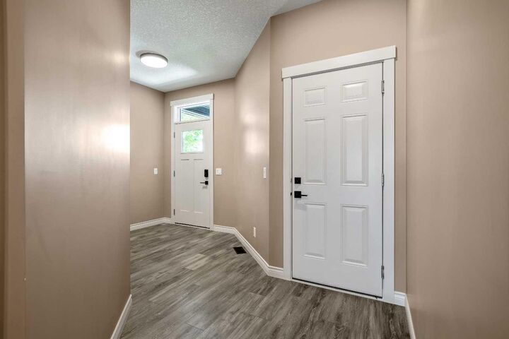 Property Photo:  1912 High Park Circle NW  AB T1V 0E7 