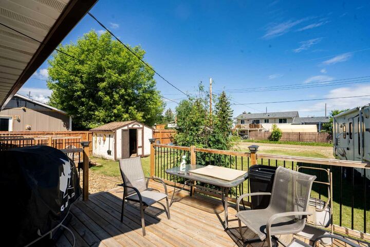 Property Photo: 5518 47ave AB T0H 1W0