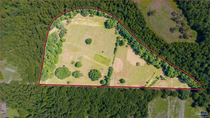 Property Photo: 1400 Jacks Branch Rd FL 32533