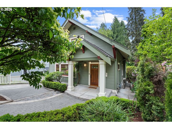 Property Photo: 2328 SW Broadway Dr OR 97201