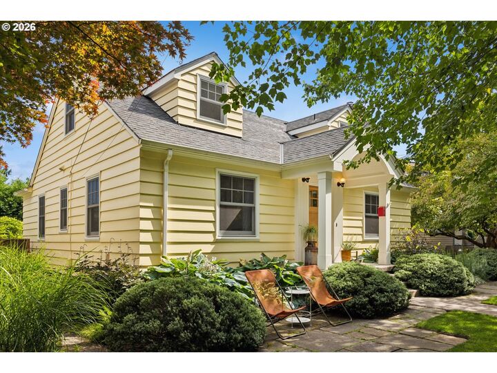 Property Photo: 4305 SE Ash St OR 97215