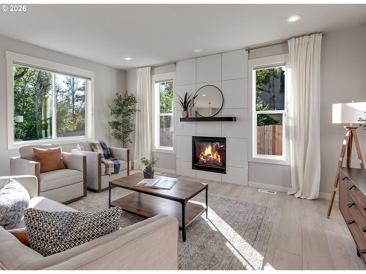 Property Photo:  1040 Donna Lynn Way  OR 97027 