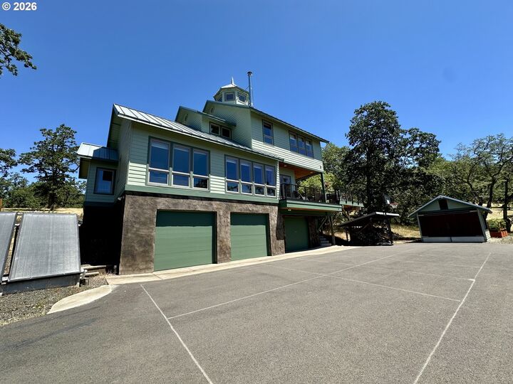 Property Photo: 87121 Kellmore St OR 97402