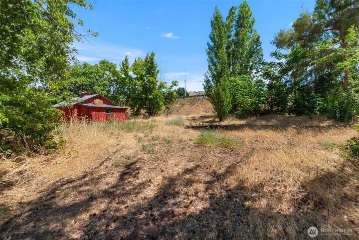 Property Photo: 2315 NW Alan Avenue WA 98802