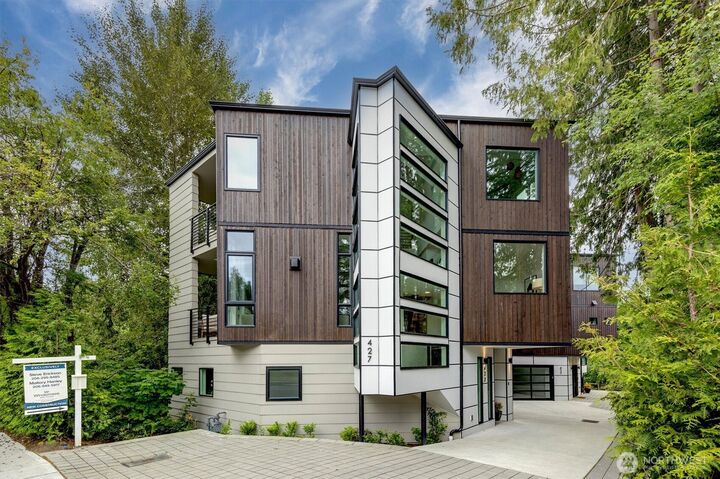 Property Photo: 427 102nd Avenue SE WA 98004