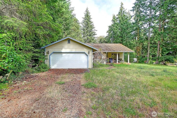 Property Photo: 1675 Aspen Drive WA 98282