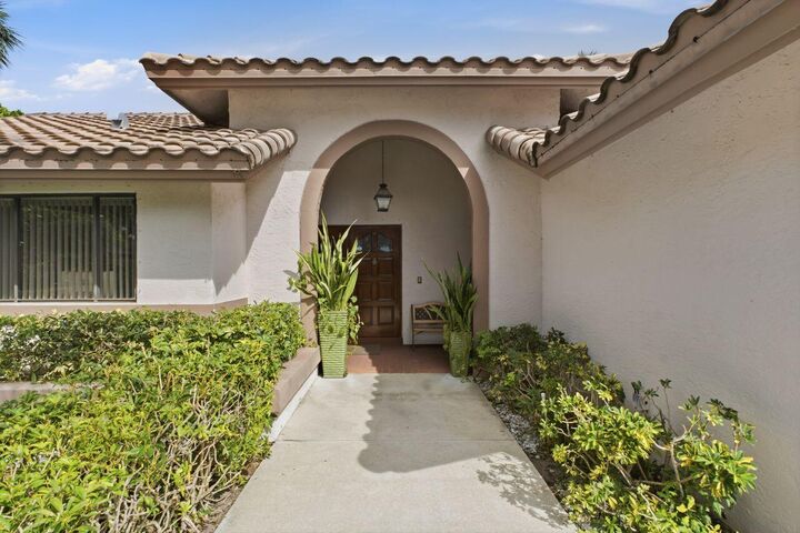 Property Photo:  2719 Oak Tree Lane  FL 33309 