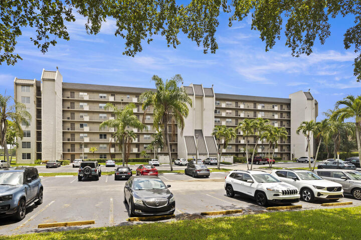 Property Photo:  3150 W Rolling Hills Circle 709  FL 33328 