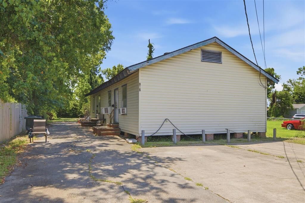 Property Photo:  915 N Blake Street N  LA 70601 