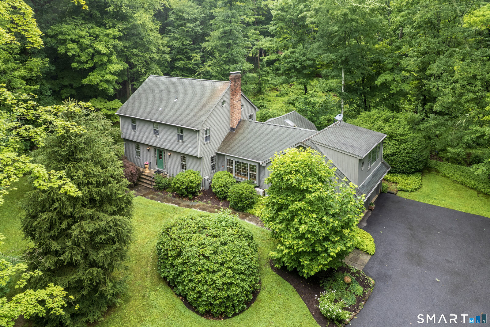Property Photo:  