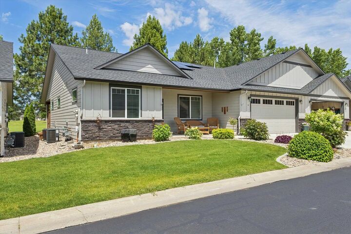 Property Photo:  1109 N Country Club Dr 11  WA 99006 