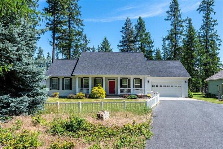 Property Photo:  627 Palmer Ln  WA 99109 