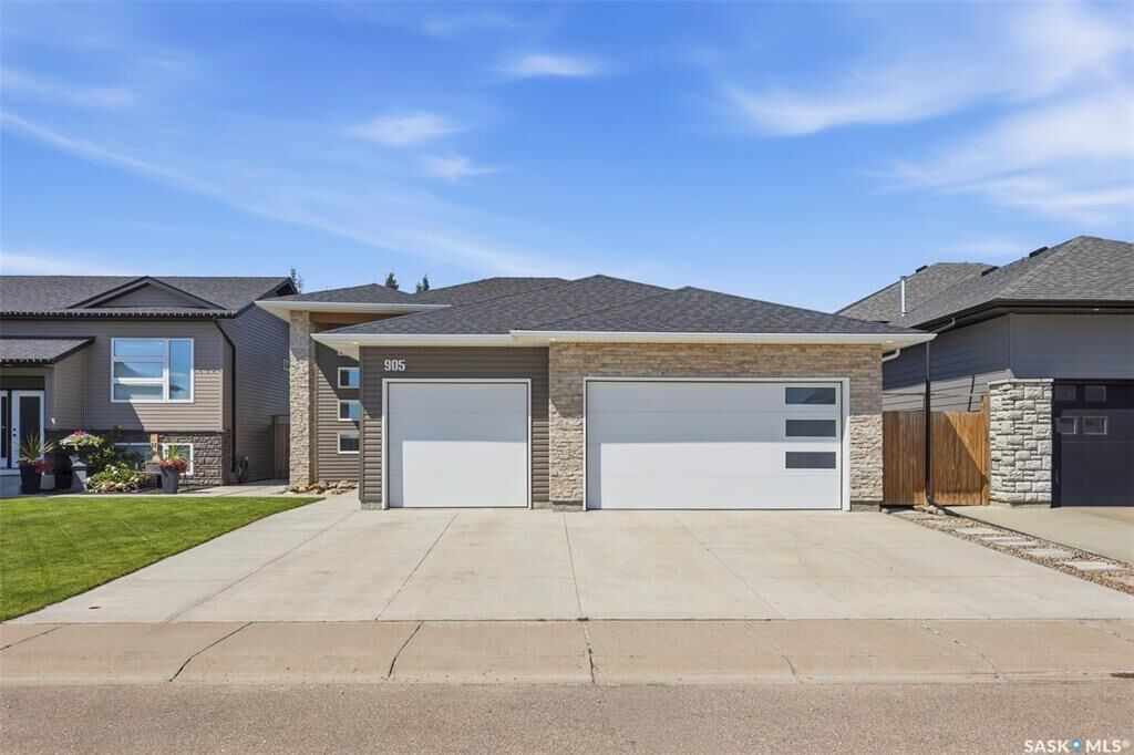 Property Photo:  905 Salmon Way  SK S0K 2T1 