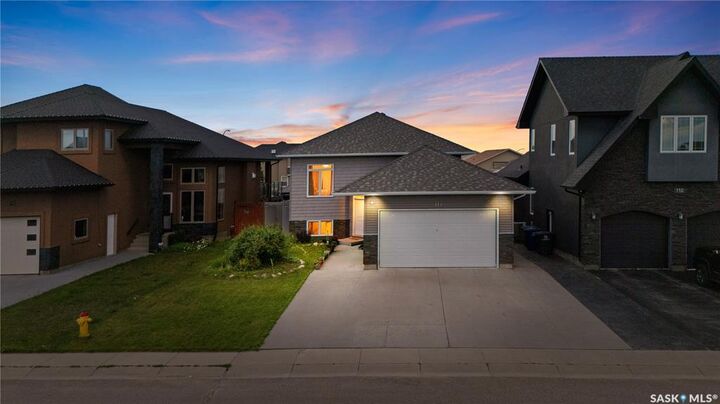 114 Pichler Crescent — photo 1