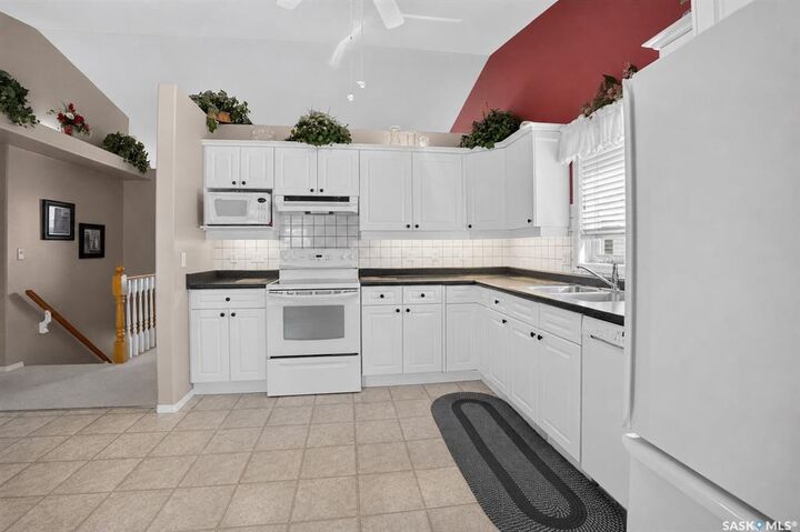 Property Photo: 307 Sumner Lane SK S7L 7L7