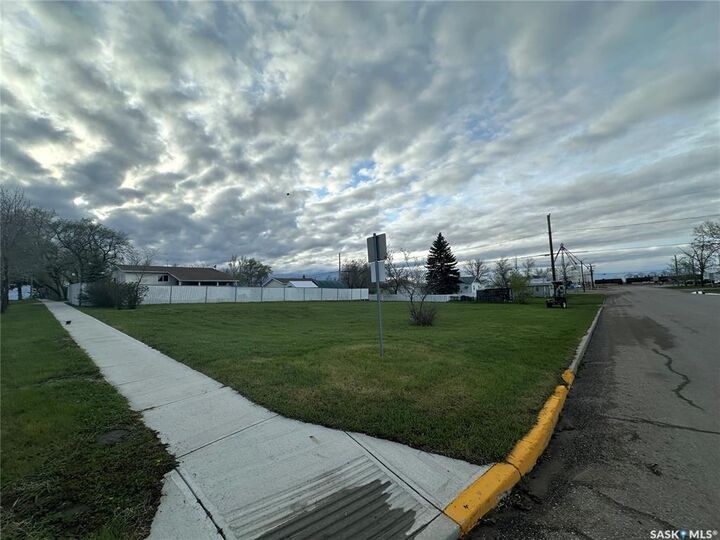 Property Photo:  400 3rd Avenue W  SK S0H 0B0 