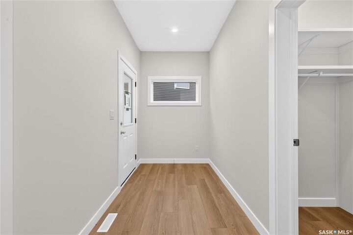 Property Photo: 430 Cockcroft Place SK S7V 1Y9