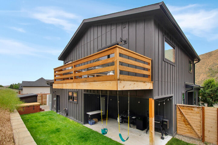 Property Photo:  147 Cowcatcher Loop  ID 83313 