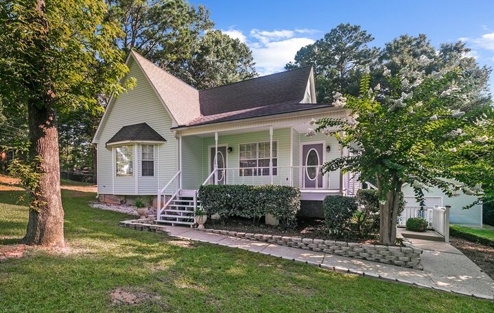 Property Photo:  910 Derbyshire Dr.  AL 36303 