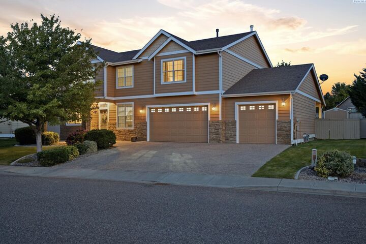 Property Photo:  5609 W 14th Ave  WA 99338 