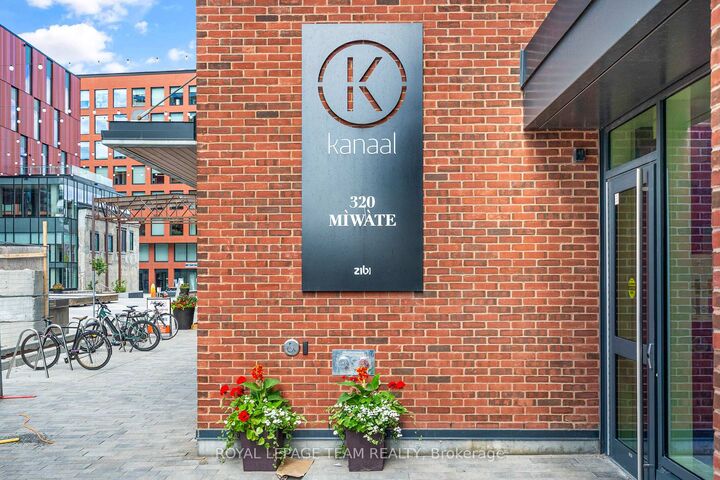 Property Photo: 320 Miwate Private 204 ON K1R 0E1