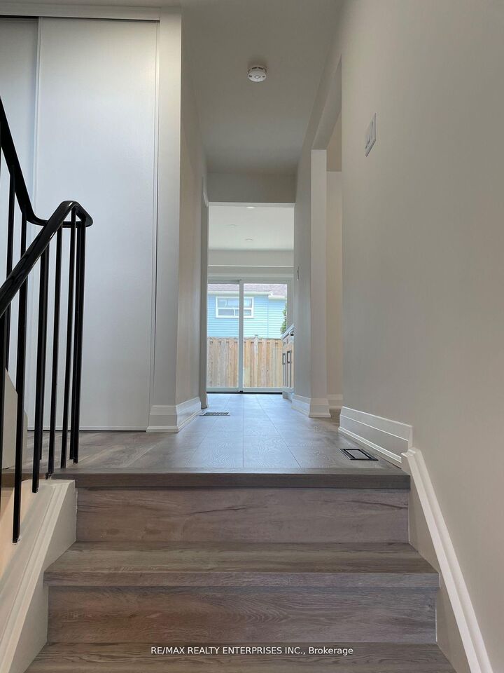 Property Photo:  1055 Shawnmarr Road 17  ON L5H 3V2 