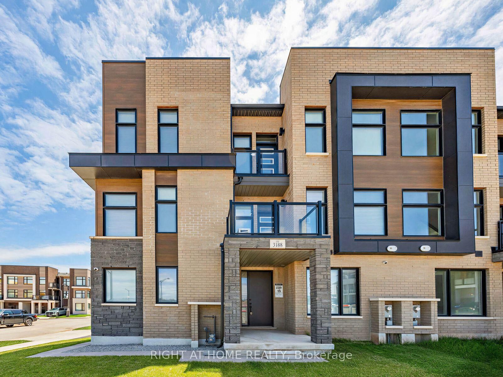 Property Photo:  3188 Perkins Way  ON L6H 7Y8 
