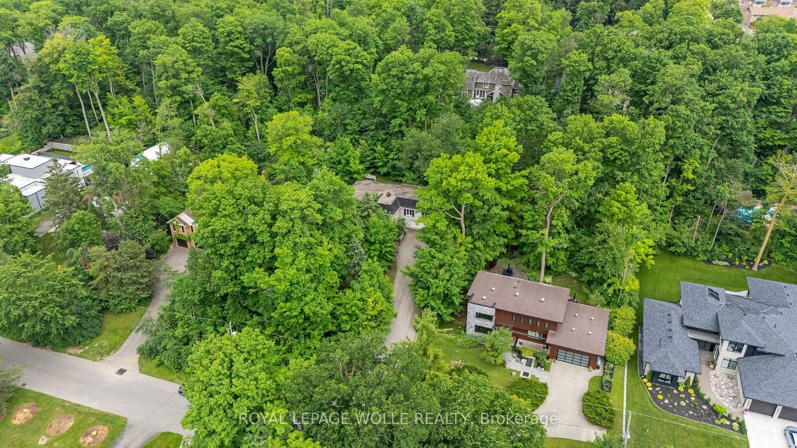 Property Photo: 35 Maple Hill Drive ON N2M 2R7