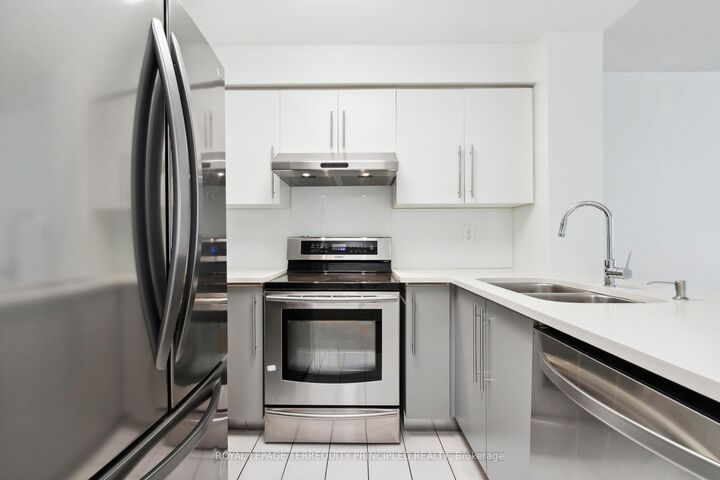 Property Photo:  942 Yonge Street 418  ON M4W 3S8 
